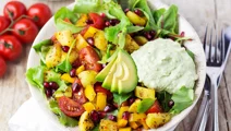 Arla® Skyr Guacamole mit Kartoffel-Rucola-Salat