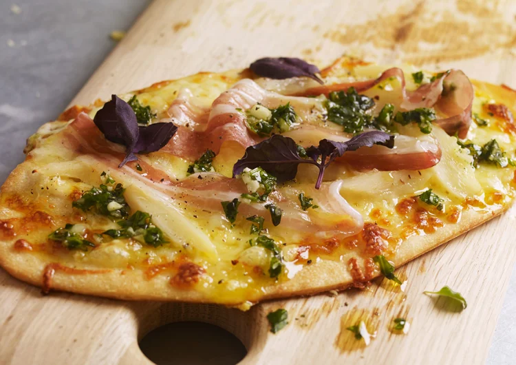 Pizzetta bianca med örter och pancetta - Recept | Arla