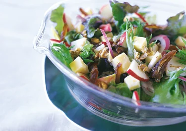 Sallad med ost och dadlar