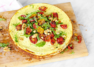 Cheesecake με σάλτσα πέστο και ψητές τομάτες