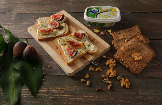 White Toast Bread with Puck Labneh and Fresh Fig