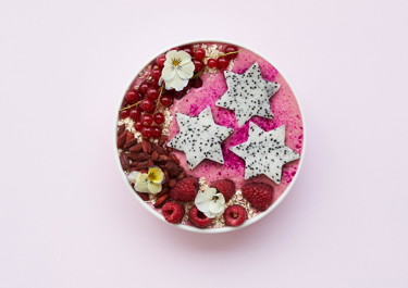 Acai bowl med skyr, gojibær og dragefrugt