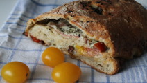 Täytetty leipä