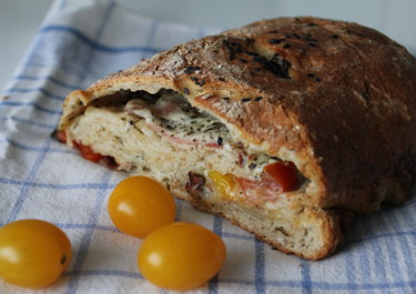 Täytetty leipä