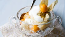 Trifle cake med lemoncurd och physalis