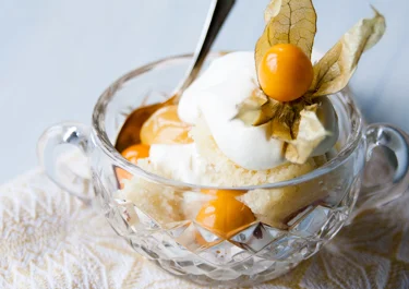 Trifle cake med lemoncurd och physalis