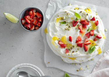 Enkel midsommarpavlova