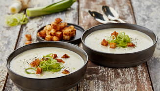 Juustokeitto krutongeilla