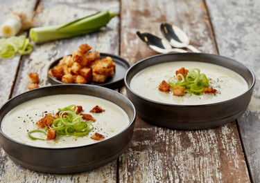 Ostesuppe og smørristede franskbrødstern