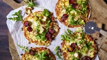 Små pizzaer med sprøde rodfrugter