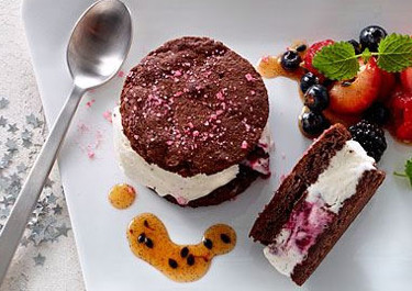 Täytetyt brownie-jäätelökeksit
