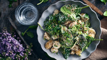 Spenat- och potatissallad med krämig sesamdressing