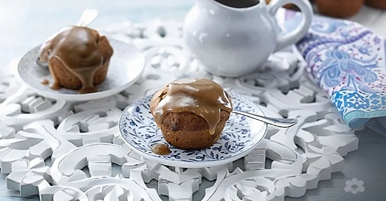 مافن حلوى التمر اللزجة مع صلصة الكراميل