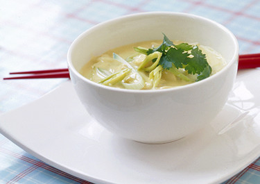 Thaisoppa med nudlar och kyckling