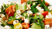 Tomaten- en komkommer salade