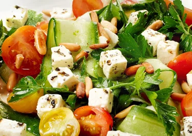 Tomaten- en komkommer salade