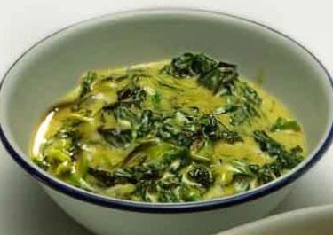 Kookoshaudutettu pinaatti