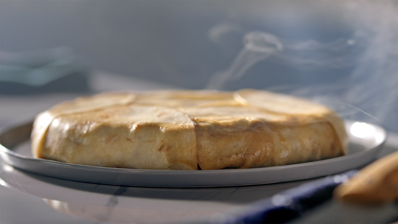 فيلي ستيك بالجبن وخبز التورتيلا