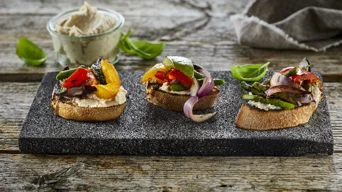 Bruschetta with peppers, asparagus & bean puree