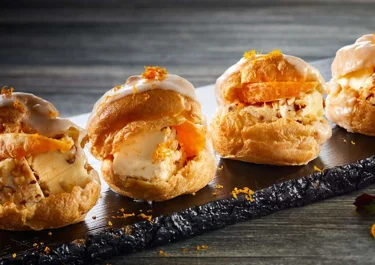 Bocaditos de hojaldre con queso crema de piña