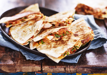 Het tortilla med kyckling och rucola