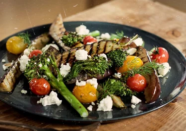 Warme salade met witte kaas