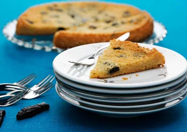 Vit chokladkladdkaka med lakrits