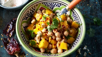 Chaat-sallad med cashew och mango