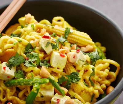 Thai stir-fry with chicken and Castello® Greek Style Cubes
