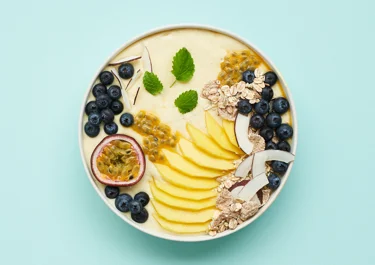 Tropical smoothie bowl