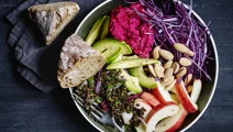 Buddha bowl med rødbedetzatziki