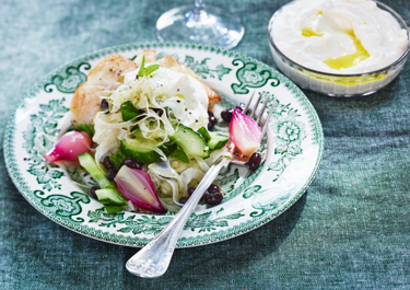 Fenkoli-kurkkusalaatti