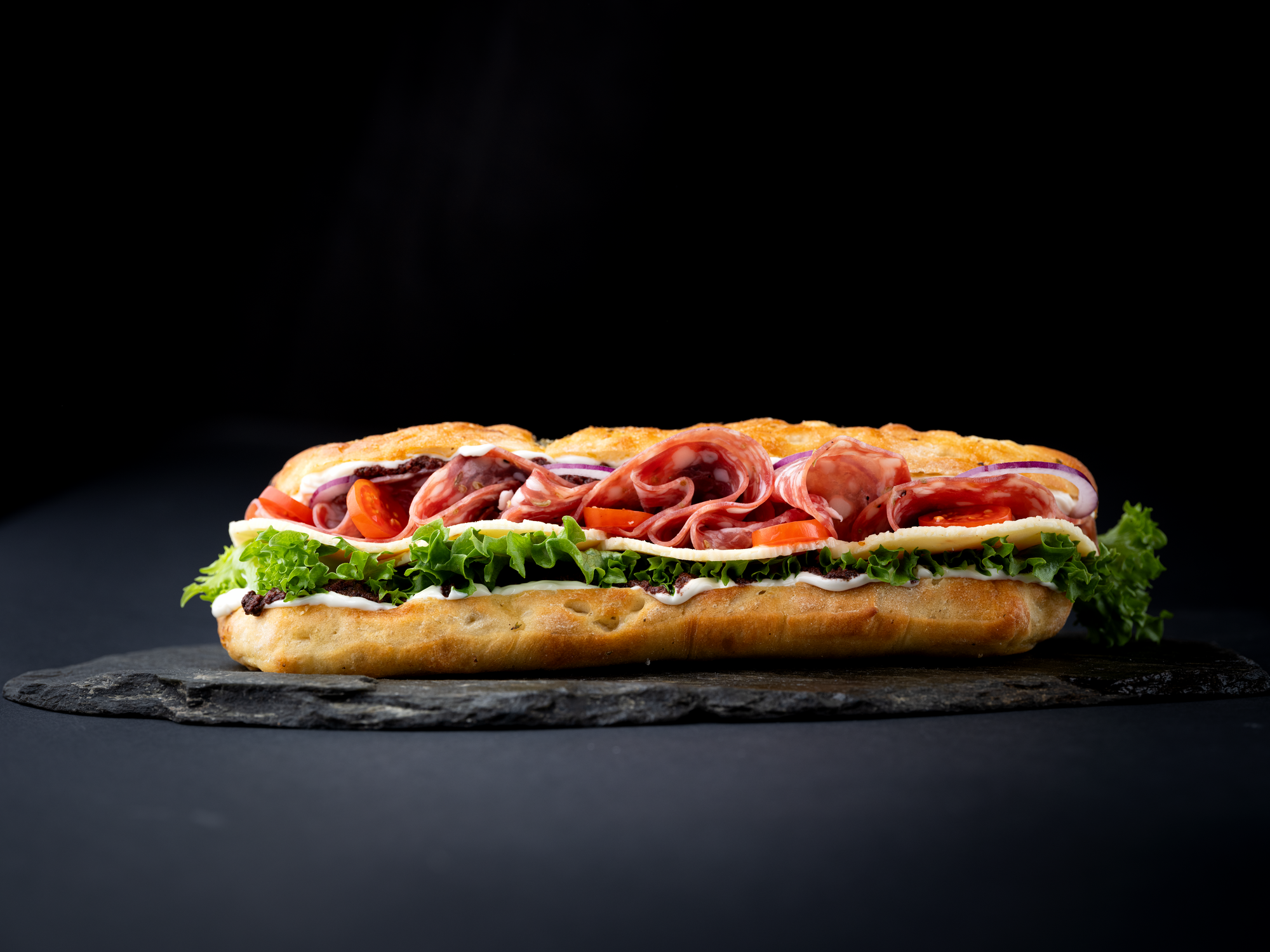 Salami-Sandwich mit Havarti und Jalapeño