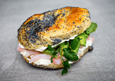 Katkarapubagelit jalapenotuorejuustolla