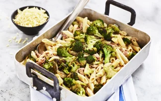 Pasta med broccoli og karamelisert løk og bacon
