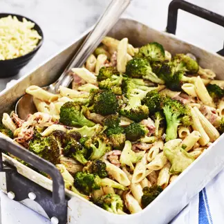 Pasta med broccoli og karamelisert løk og bacon
