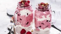 Hallonsmoothie med cottage cheese swirl