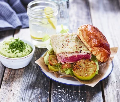Gegrillter Thunfisch mit Chilicreme und Salsa Fresca