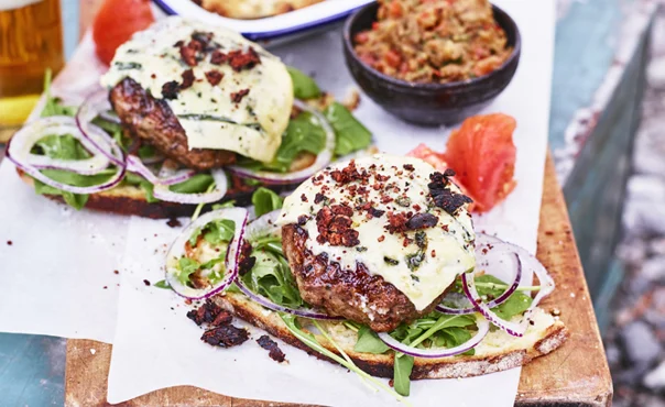 Lammburger mit Auberginen-Tomaten-Creme