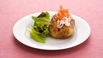 Bakad potatis med räkröra