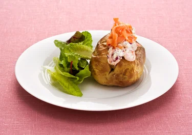 Bakad potatis med räkröra