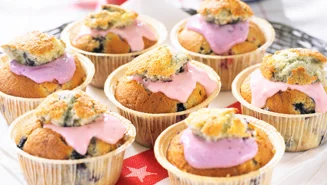 Cupcakes med hallon och blåbär