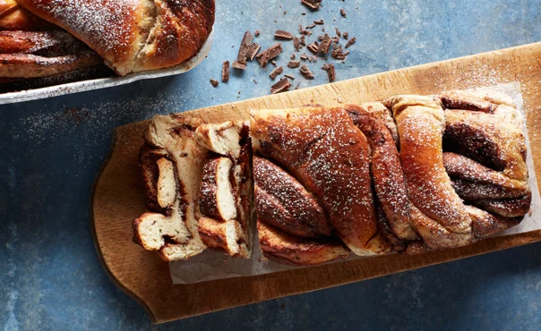 Chocolate bread with cardamom