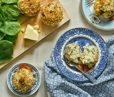 Almond and thyme-crusted macaroni cheese muffins