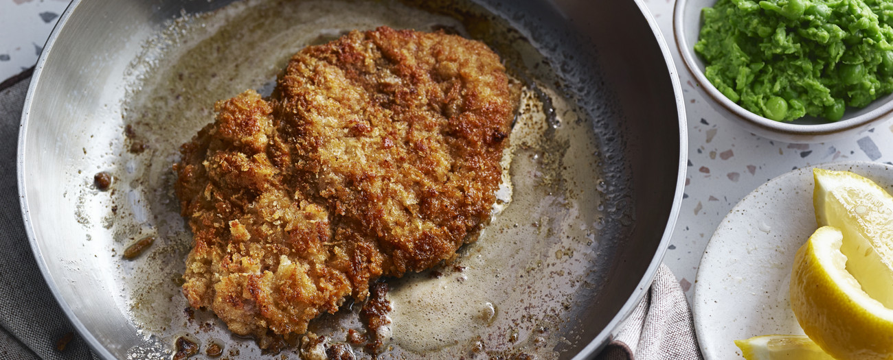 Klassisk husmans-schnitzel med rostad potatis