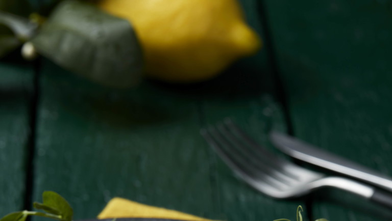 Maltvafler med mayo, revet ost, citronskal og urter
