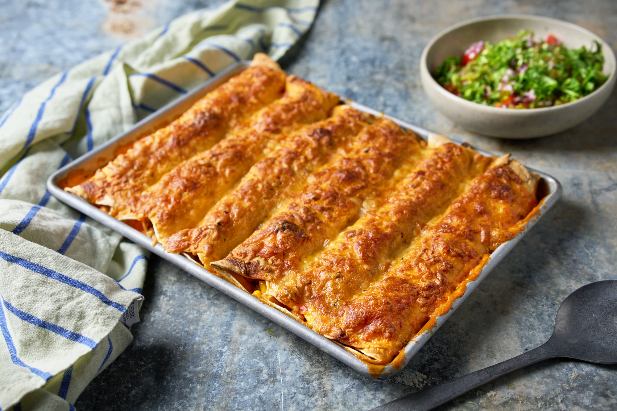 Kananjauheliha‑enchiladat uunissa