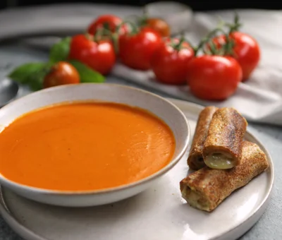 Gegrillte Käseröllchen mit selbst gemachter Tomatensuppe