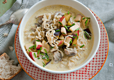 Svampesuppe med æble og purløg