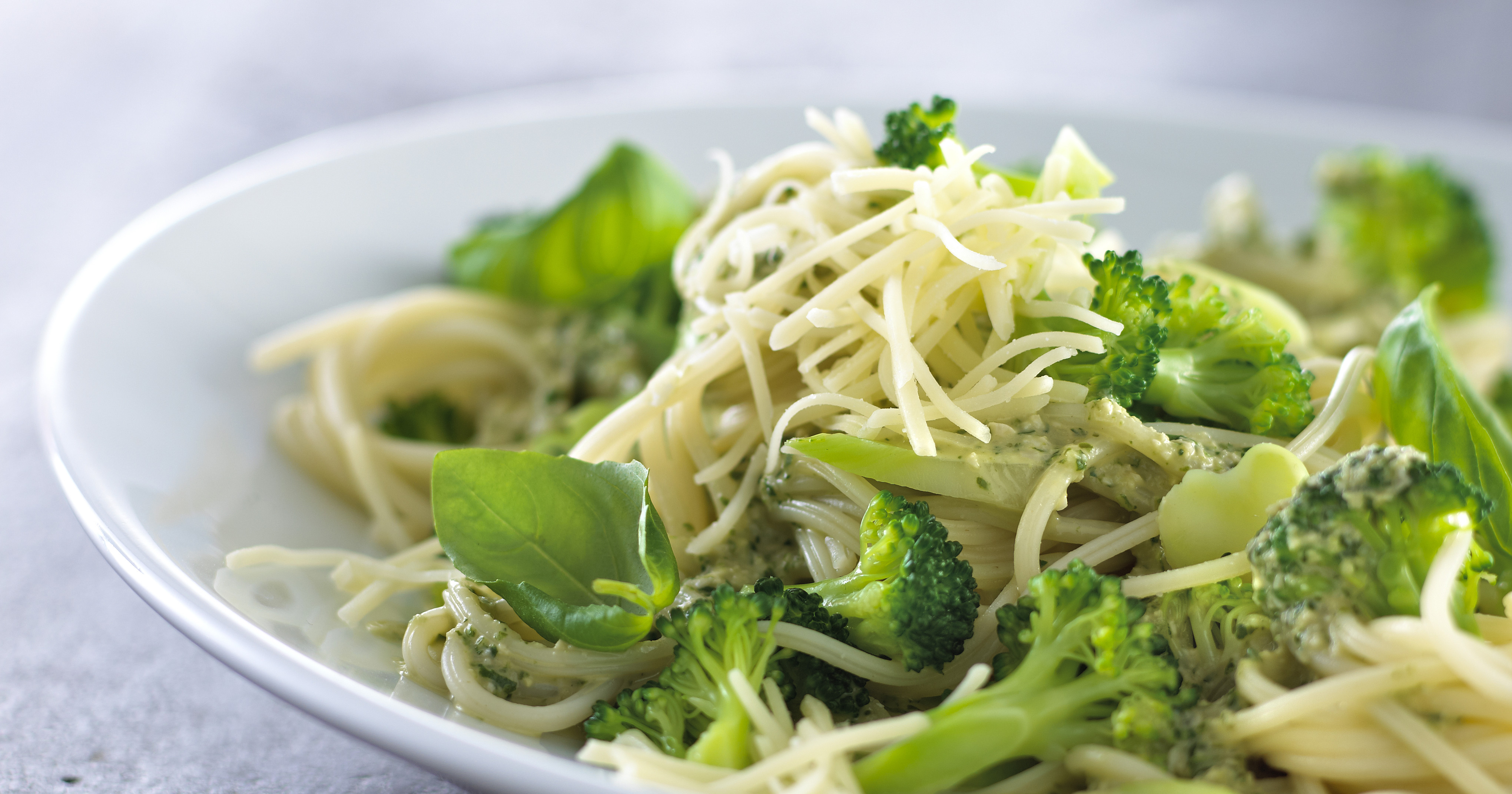 Pasta med basilikumsauce